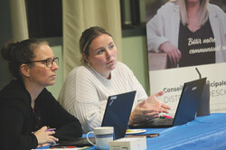 Photo caption: Discussing a number of topics of local importance, around a dozen Deschênes residents convened at the André Touchet Community Centre on October 26 and 30 for a public meeting headed by Deschênes district councillor Caroline Murray. Photo: J-D Potié