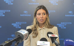Maude Marquis-Bissonnette, mairesse de Gatineau, lors de la mêlée de presse (9 septembre 2025). Photo : Capture d’écran
