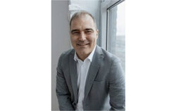 Rémi Bourget, vice-président du conseil d’administration du Barreau du Québec, estime que les récentes initiatives législatives du gouvernement provincial menacent les fondements de la démocratie en privant les citoyens et les institutions des outils dont ils ont besoin pour défendre leurs droits. Crédit photo : Gracieuseté