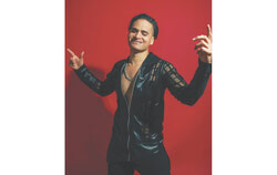 Le musicien cubain Andy Rubal présentera son spectacle vibrant La Clave Cubana à La Basoche de Gatineau le 30 janvier, offrant une soirée intense de musique live, de danse et de célébration culturelle. Photo : Courtoisie