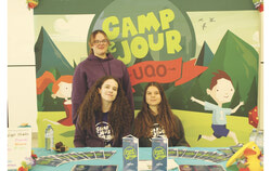 Justine Côté (responsable de l’animation, camp de jour de l’UQO), Nicoleta Perean (conseillère de camp, camp de jour de l’UQO) et Sarah-Ève Roy (responsable administrative, camp de jour de l’UQO).
