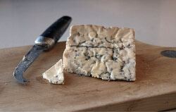 Alain Boyer, fromager artisanal et propriétaire de la Fromagerie Montebello, commente un nouveau sondage révélant que 97 % des Québécois consomment du fromage, alors que la province confirme sa réputation de province la plus friande de fromage au Canada. Photo : Gracieuseté Fromagerie Montebello