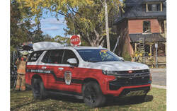 Les pompiers sur les lieux de l’incendie, rue Symmes à Aylmer. Photo : Petar Seslija